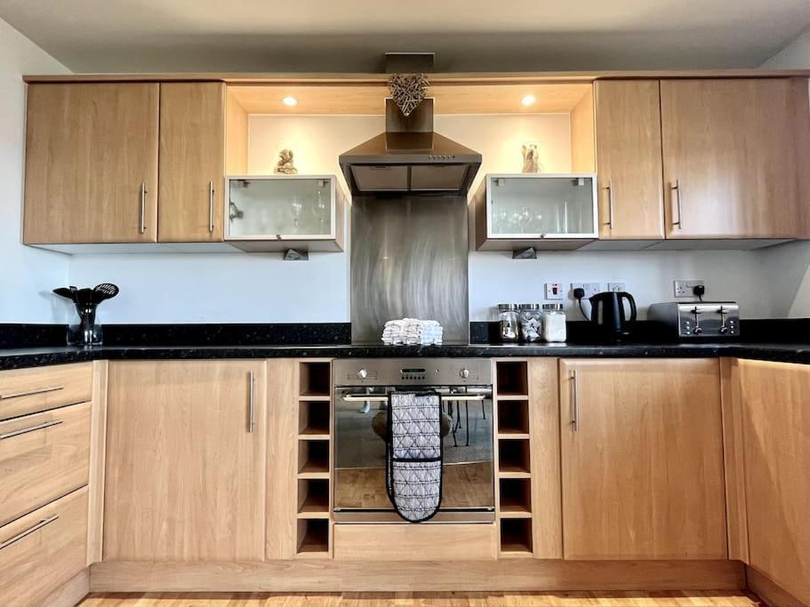 Beachfront Bliss With Spectacular Views Llanelli Esterno foto