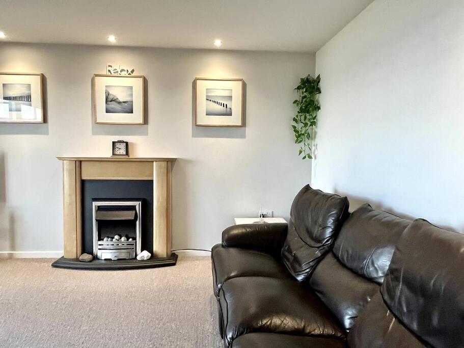 Beachfront Bliss With Spectacular Views Llanelli Esterno foto