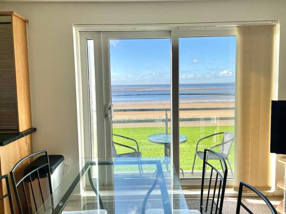 Beachfront Bliss With Spectacular Views Llanelli Esterno foto