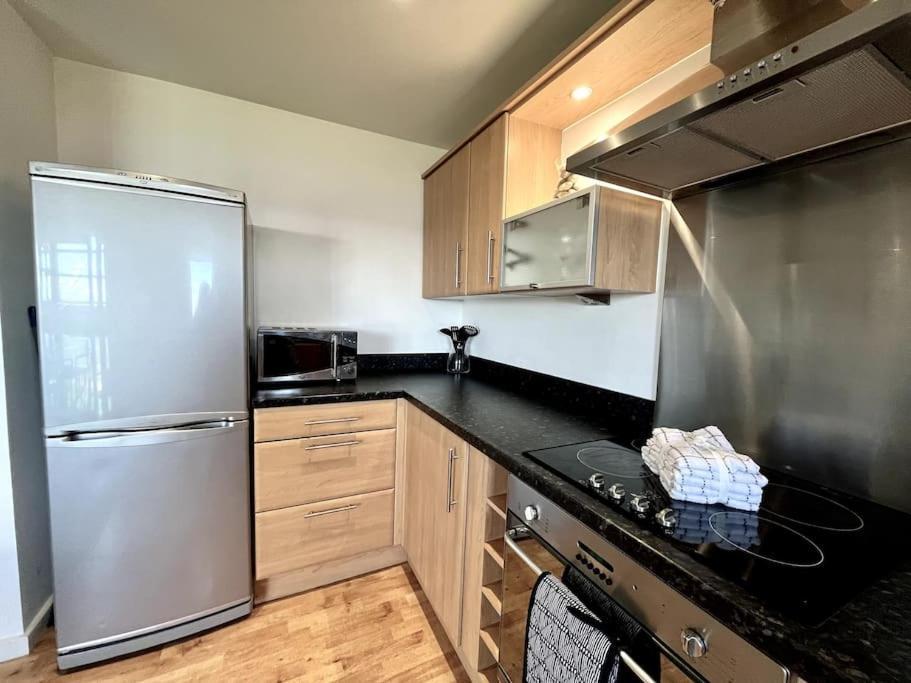 Beachfront Bliss With Spectacular Views Llanelli Esterno foto