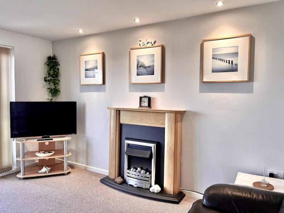 Beachfront Bliss With Spectacular Views Llanelli Esterno foto