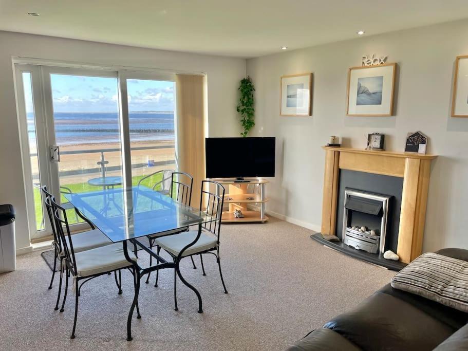 Beachfront Bliss With Spectacular Views Llanelli Esterno foto