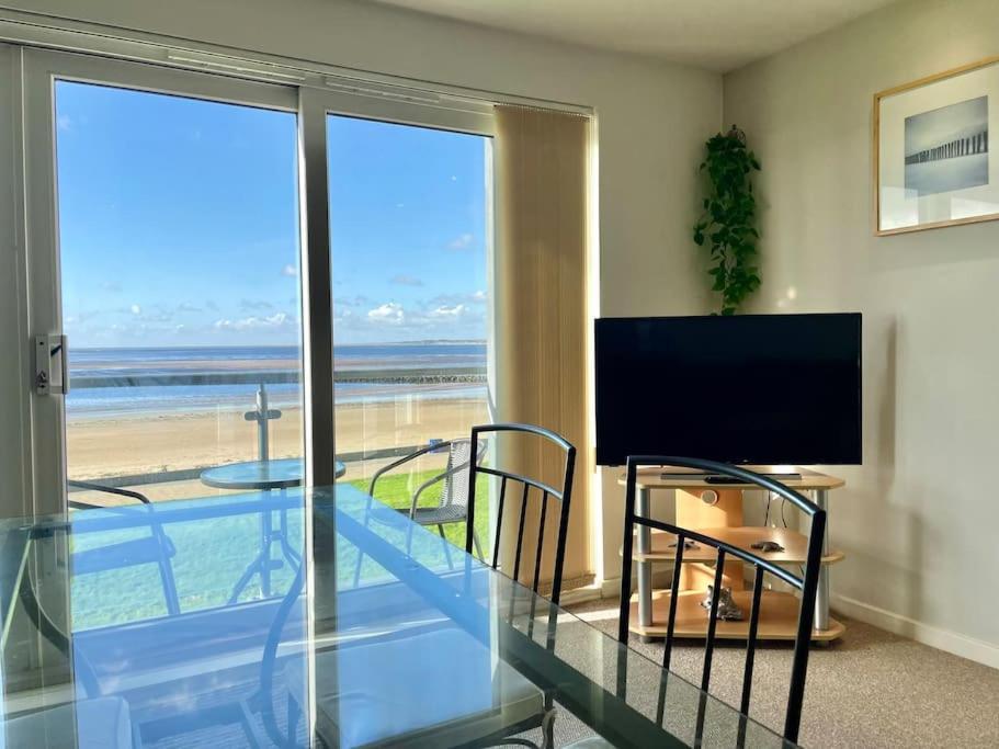 Beachfront Bliss With Spectacular Views Llanelli Esterno foto