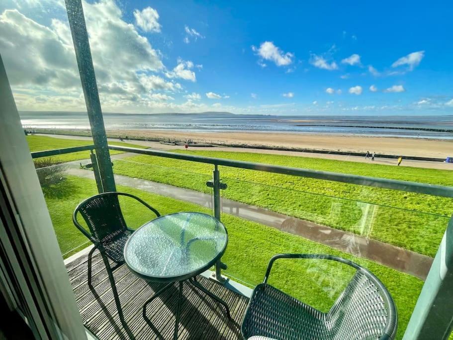 Beachfront Bliss With Spectacular Views Llanelli Esterno foto